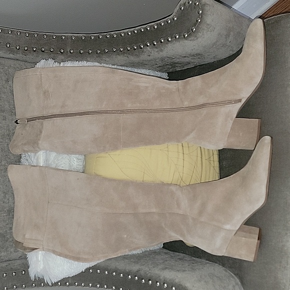 Elegant Tan Knee-High Women's Boots - Picture 3 of 6